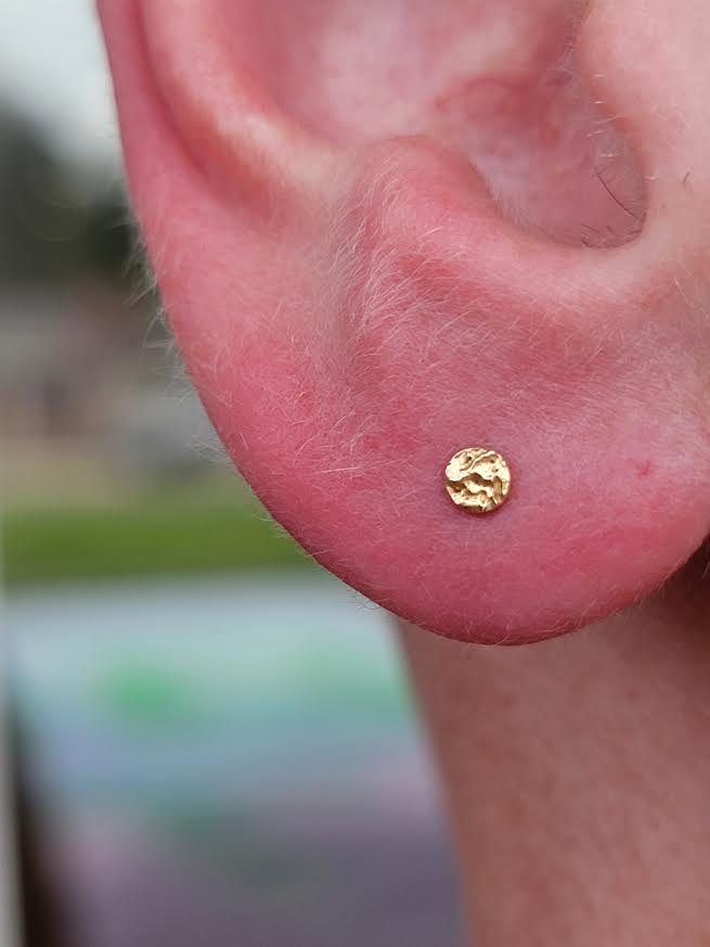 18g Threadless 2mm Hammered Disc